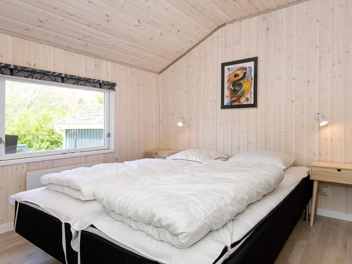 8 Person Holiday Home In Hejls Exterior foto